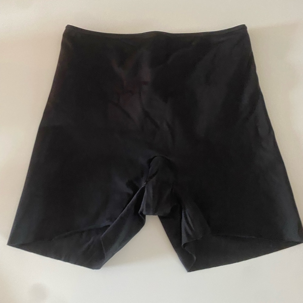 Sz L SPANX shorts